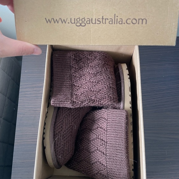 UGG Kids Classic Cardi Cabled Knit Boots - Y3 - Picture 2 of 6